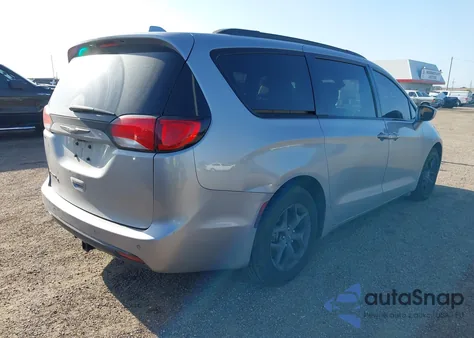 2018 Chrysler Pacifica Touring L Plus z USA, uszkodzony, nr VIN 2C4RC1EG6JR352453
